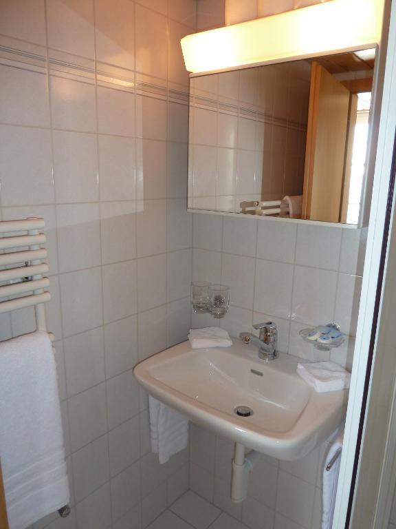 Single Room,33588163:JPEG